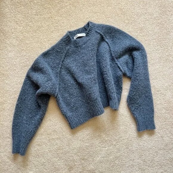 Boxy Oversized Cropped Blue Sweater from Zara, Size Large, warm and cozy - Picture 3 of 4